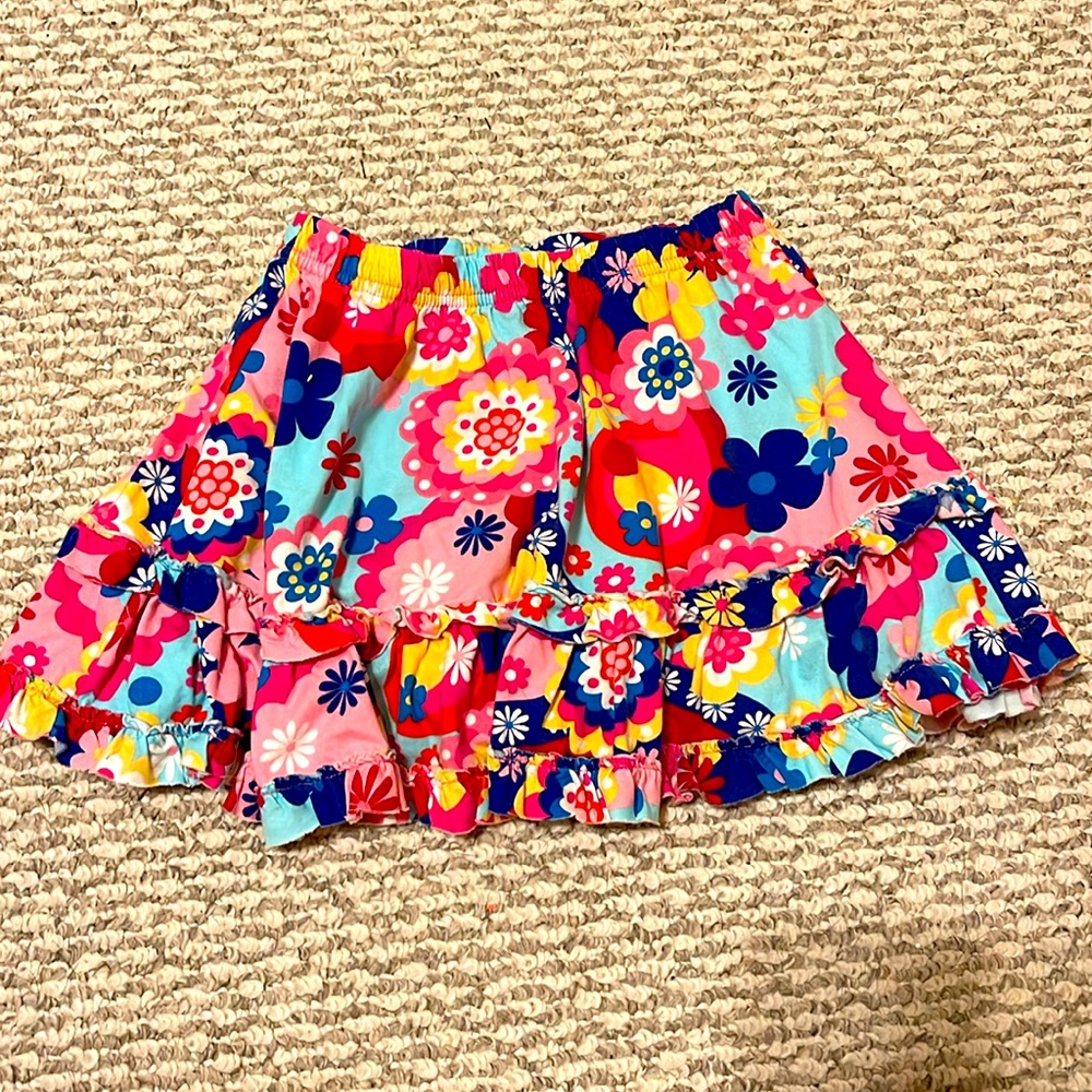 Hanna Andersson colorful floral girls skirt with undershorts size 130.